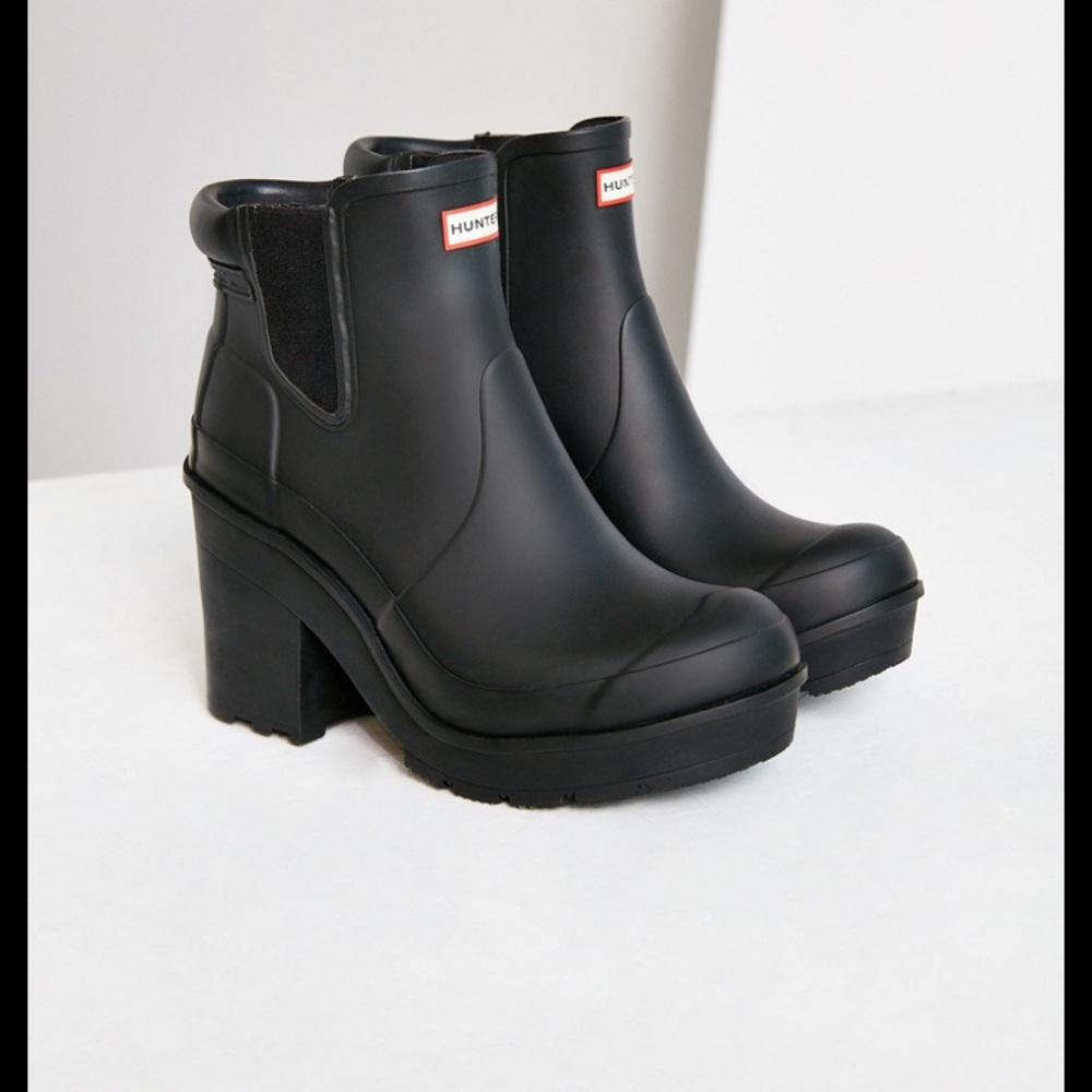 Heeled hunter rain boots